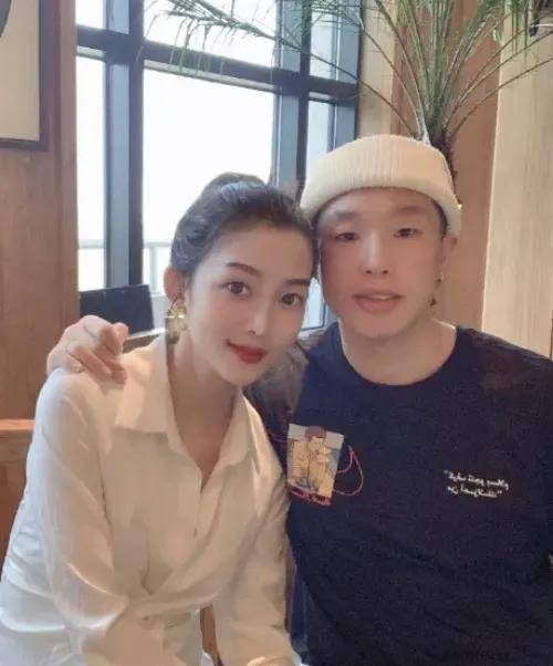扒方媛叶珂出自同一生产线多人中招！龙8体育入口“天王嫂”培训班内幕遭(图4)