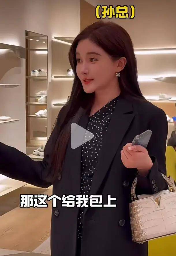 扒方媛叶珂出自同一生产线多人中招！龙8体育入口“天王嫂”培训班内幕遭(图14)