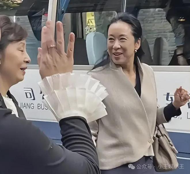 最骄傲的事情不是两次嫁入豪门龙8囯际万万没想到朱玲玲此生(图2)