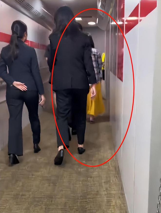 回应更多细节曝光网友说是“惯犯”龙8国际唯一女子逼停飞机新后续：(图8)