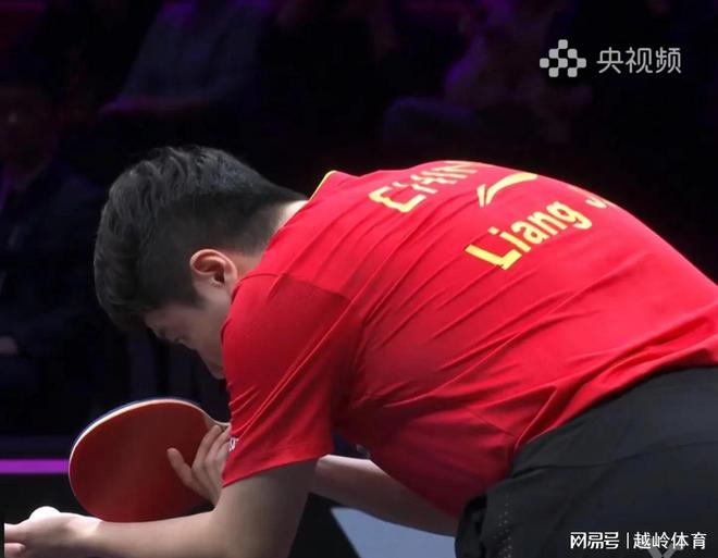 布伦决胜局8-1开好头 坐等林诗重庆冠军赛：梁靖崑3-2险胜小勒(图4)